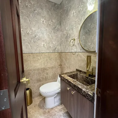 Luxury House In The Heart Of W/ Jacuzzi Сasa de vacaciones