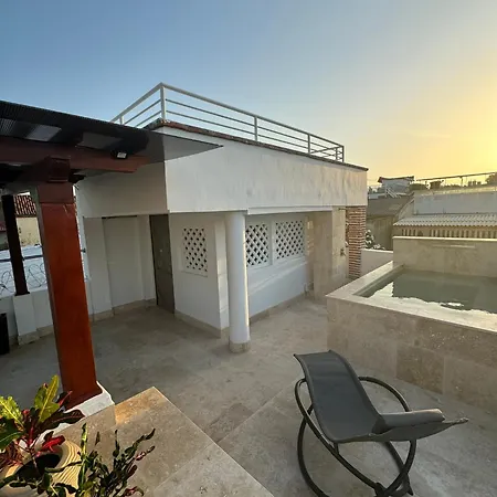 Luxury House In The Heart Of W/ Jacuzzi