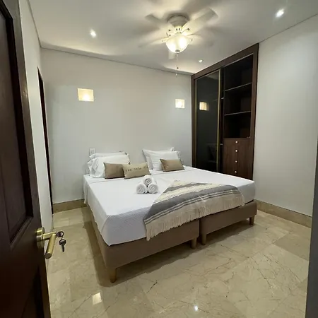Luxury House In The Heart Of W/ Jacuzzi