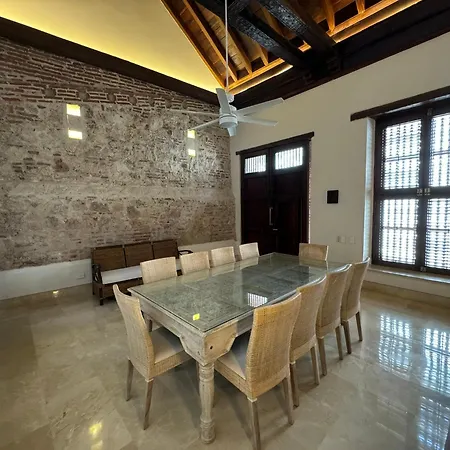 Luxury House In The Heart Of W/ Jacuzzi *