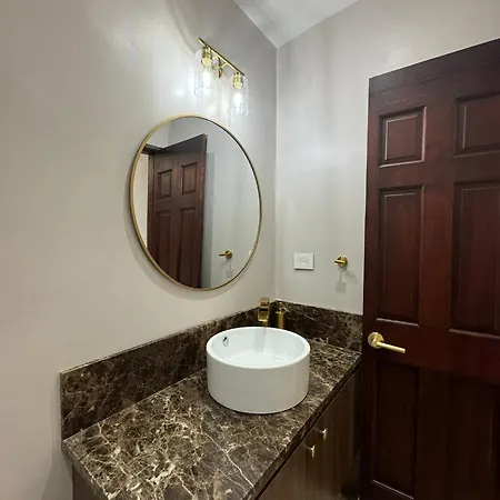 Luxury House In The Heart Of W/ Jacuzzi Сasa de vacaciones